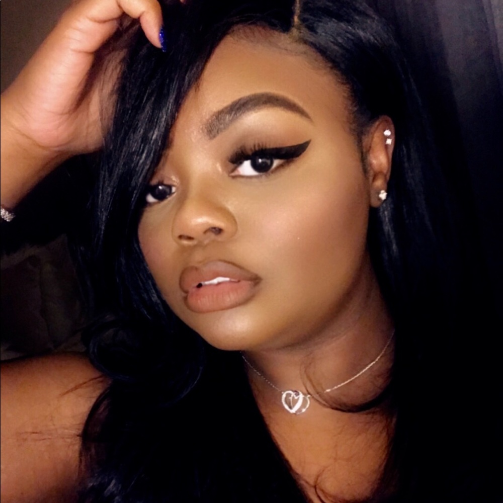 Meet your Posher, Nikira